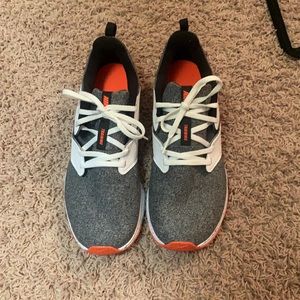 worn like 3 times. look brand new. size 10 womans